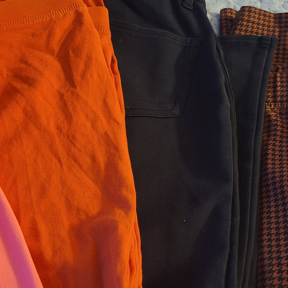 5 Items 4 Leggings And One Jeans